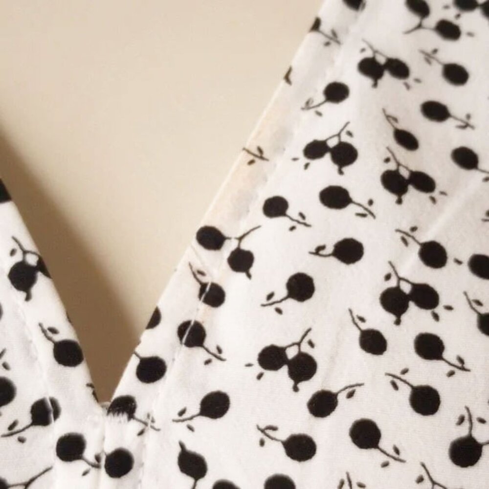 NWT Loft Petites Floral Flutter Sleeve V-Neck Dress 0P White Black Cherries - Picture 3 of 5